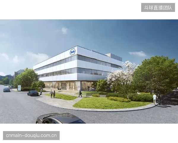 各大运动科技品牌构建封闭的数据生态，协议不兼容导致俱乐部更换供应商成本极高，阻碍了行业整体技术流动与进步